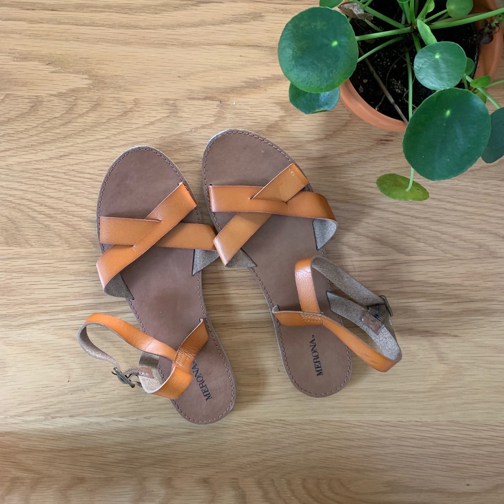 Brown sandals (looks like Madewell)
